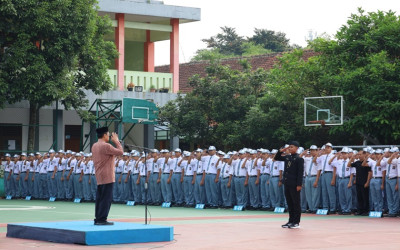 Upacara Peringatan Hari Guru Nasional SMAN 5 Purwokerto